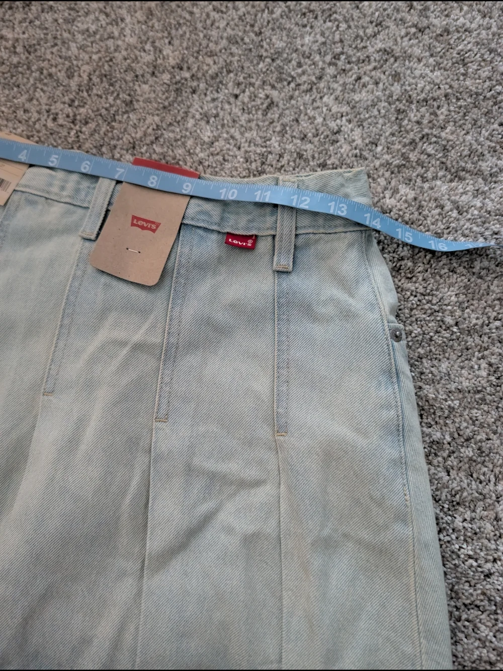 NWT Levi’s Light Wash Pleated Denim Mini Skirt Size 27 Y2K Utility